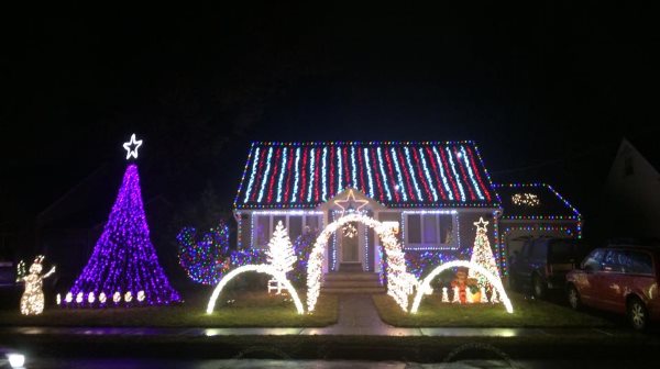 Christmas On Vanore Neighborhood Light Show In Northern NJ