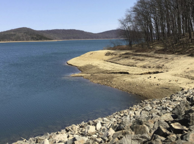 Image of a beach area at Round Valley Reservoir in Clinton Township NJ